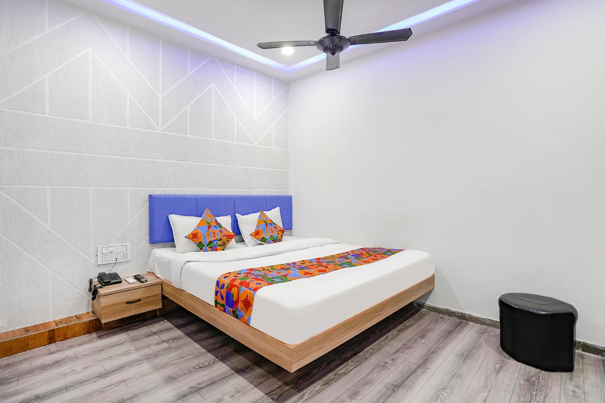 Fabhotel Vrundavan, Athwa Bhatha Exterior foto